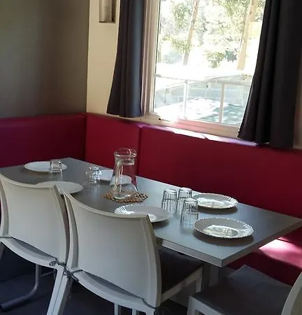 Camping L'adrech مكان تخييم Saint-André-les-Alpes